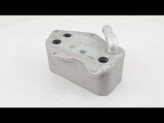 高級自動車エンジンオイルクーラーラジエーター 07K117021C 参照番号 23843